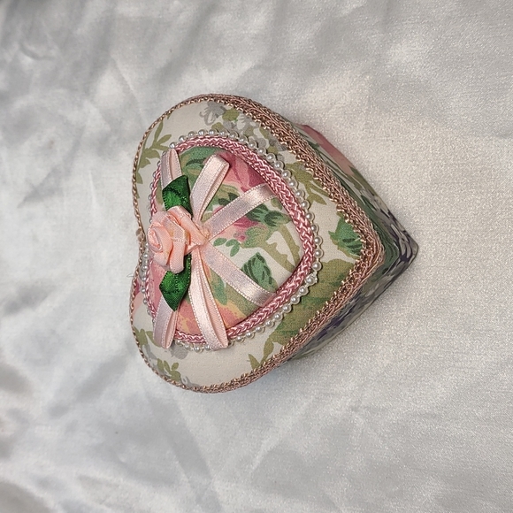 Accessories - Heart Shaped Jewelry Box